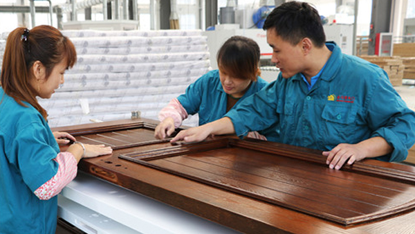 怎么鑒別木門品質(zhì)？實(shí)木門廠家金馬首來教您